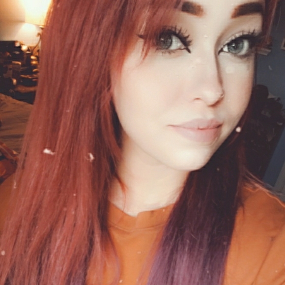 Meet your Posher, Beth - Picture 3 of 3